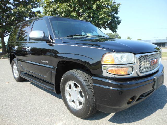 2004 GMC Yukon EX Sedan 4D
