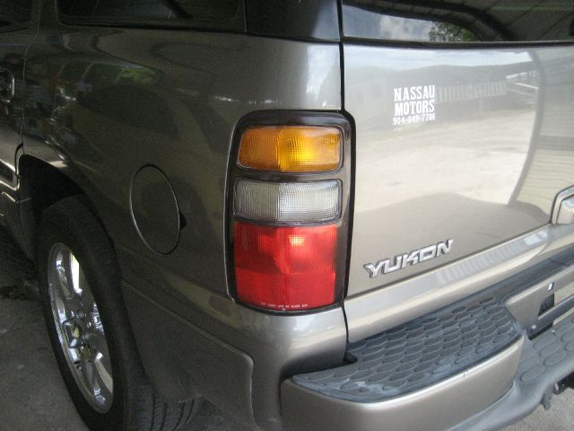 2005 GMC Yukon Base