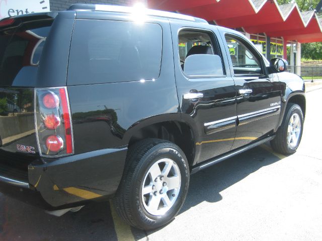 2007 GMC Yukon EX - DUAL Power Doors