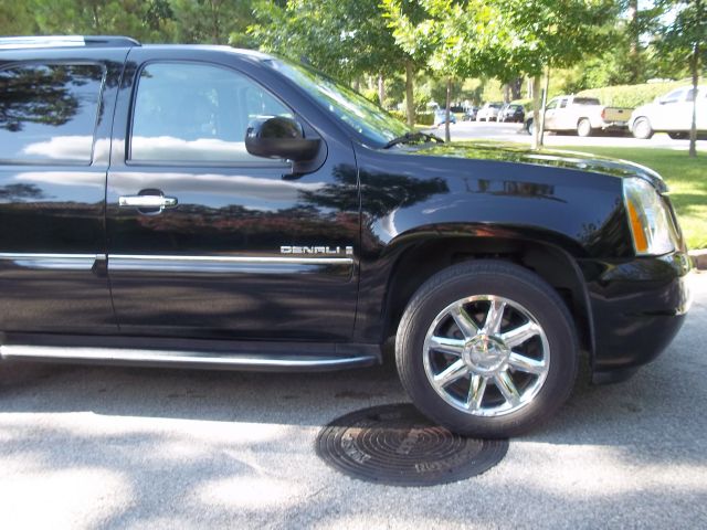 2007 GMC Yukon EX - DUAL Power Doors