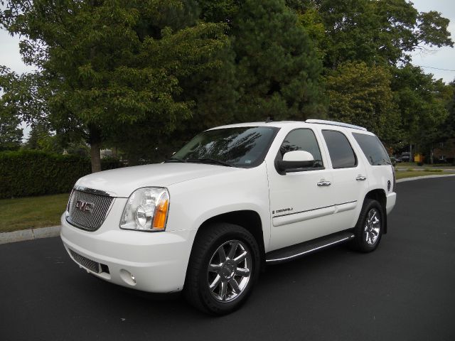2007 GMC Yukon AWD Sedan