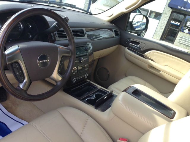 2007 GMC Yukon EX - DUAL Power Doors