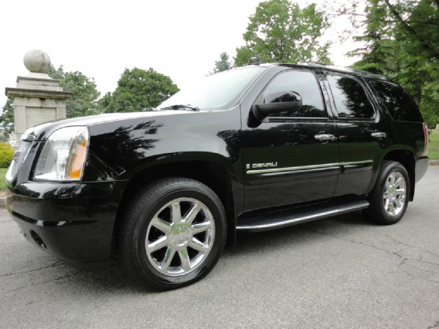 2007 GMC Yukon LT 4 Dr 4x4