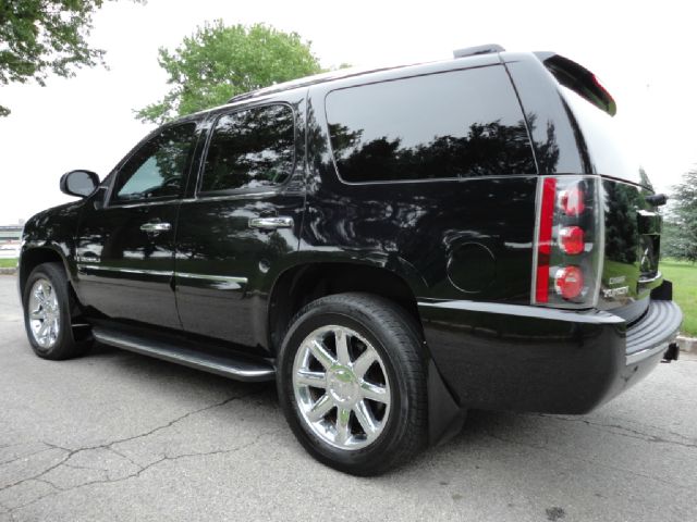 2007 GMC Yukon LT 4 Dr 4x4
