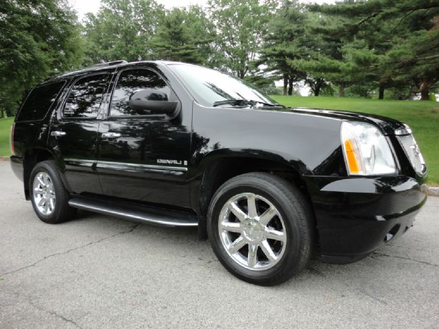 2007 GMC Yukon LT 4 Dr 4x4
