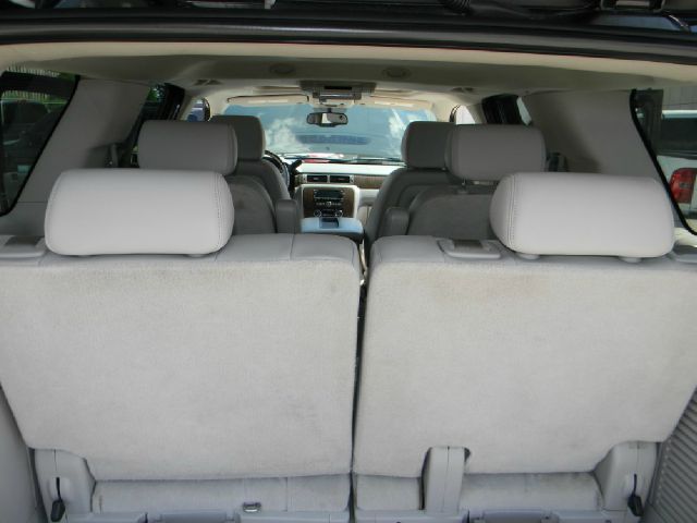 2007 GMC Yukon 4WD Crew Cab 6-3/4 Ft Box King Ranch
