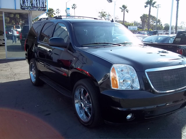 2007 GMC Yukon 4WD Crew Cab 6-3/4 Ft Box King Ranch