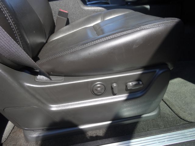 2007 GMC Yukon Ram 3500 Diesel 2-WD