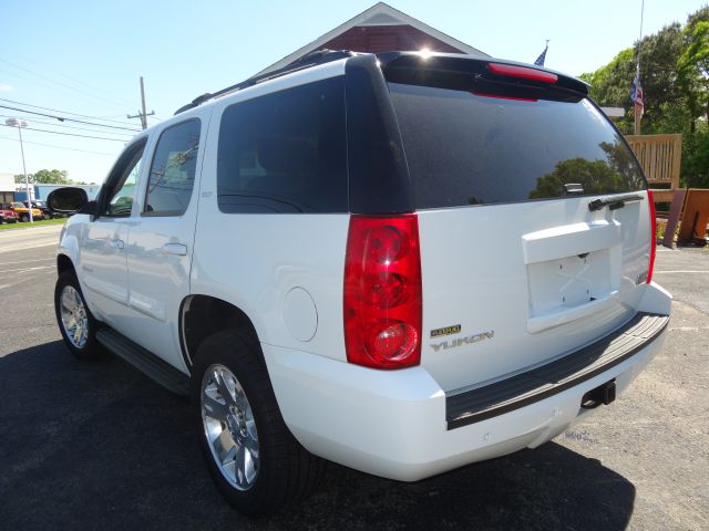 2007 GMC Yukon Ram 3500 Diesel 2-WD