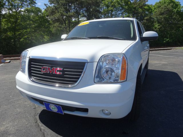2007 GMC Yukon Ram 3500 Diesel 2-WD