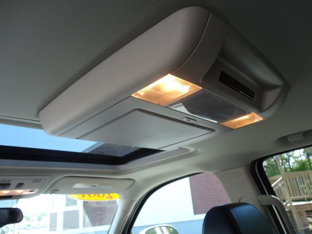 2007 GMC Yukon Ram 3500 Diesel 2-WD