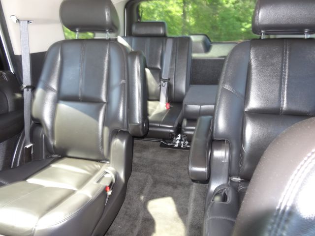 2007 GMC Yukon Ram 3500 Diesel 2-WD