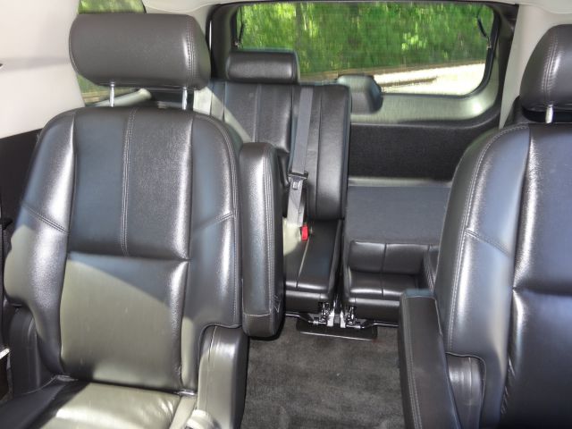 2007 GMC Yukon Ram 3500 Diesel 2-WD