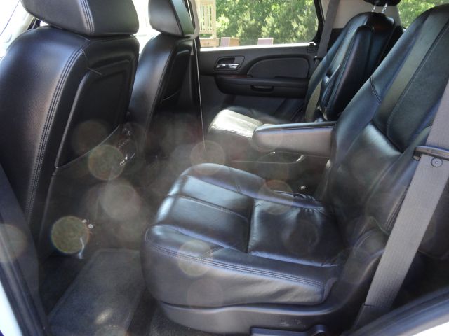 2007 GMC Yukon Ram 3500 Diesel 2-WD