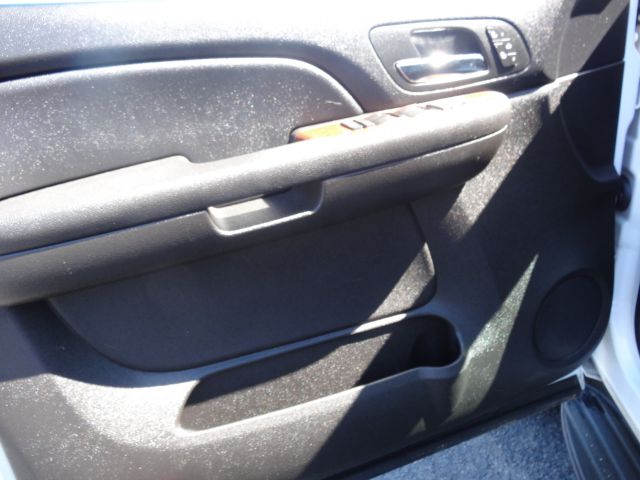 2007 GMC Yukon Ram 3500 Diesel 2-WD