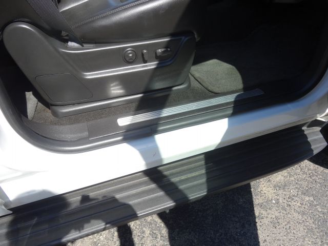 2007 GMC Yukon Ram 3500 Diesel 2-WD