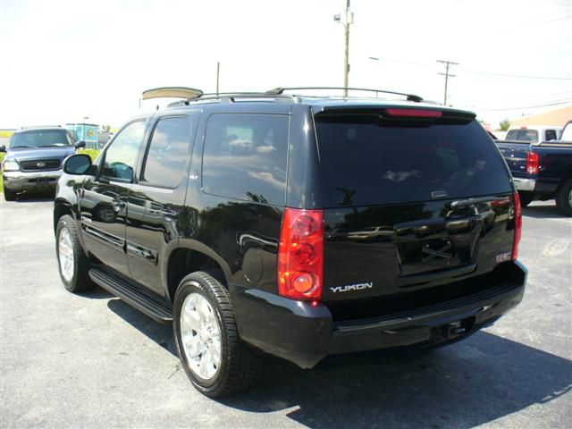 2007 GMC Yukon 4WD Crew Cab 6-3/4 Ft Box King Ranch