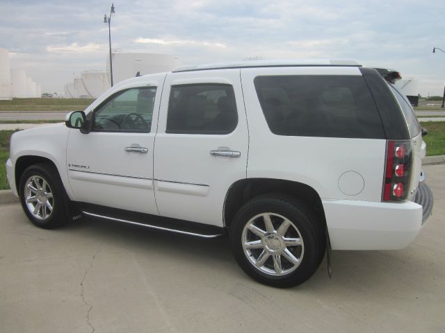 2007 GMC Yukon EX - DUAL Power Doors