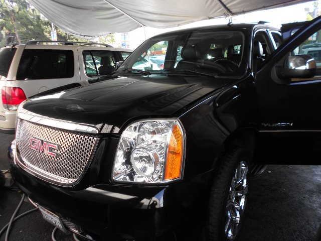 2007 GMC Yukon Reg Cab 124 WB SLT