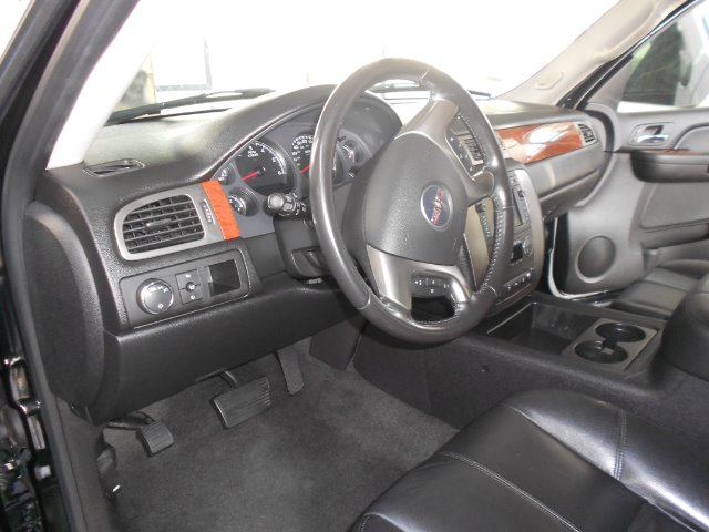 2007 GMC Yukon Reg Cab 124 WB SLT