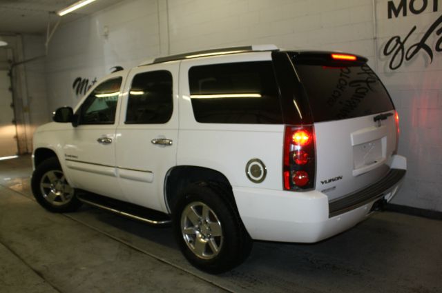 2007 GMC Yukon EX - DUAL Power Doors