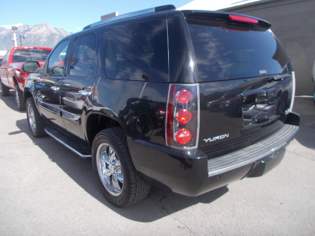 2007 GMC Yukon EX - DUAL Power Doors