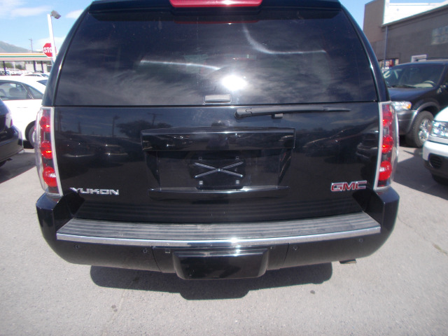 2007 GMC Yukon EX - DUAL Power Doors