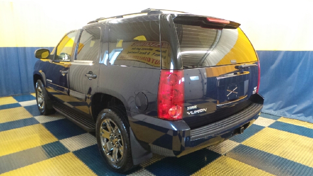 2007 GMC Yukon Ram 3500 Diesel 2-WD