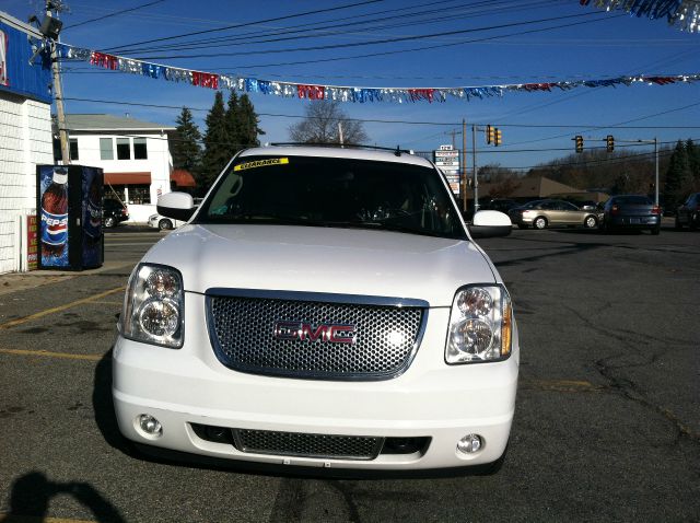 2007 GMC Yukon EX - DUAL Power Doors