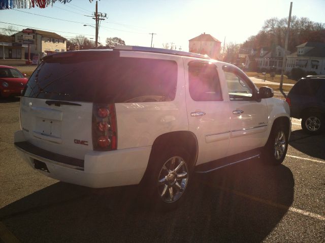 2007 GMC Yukon EX - DUAL Power Doors