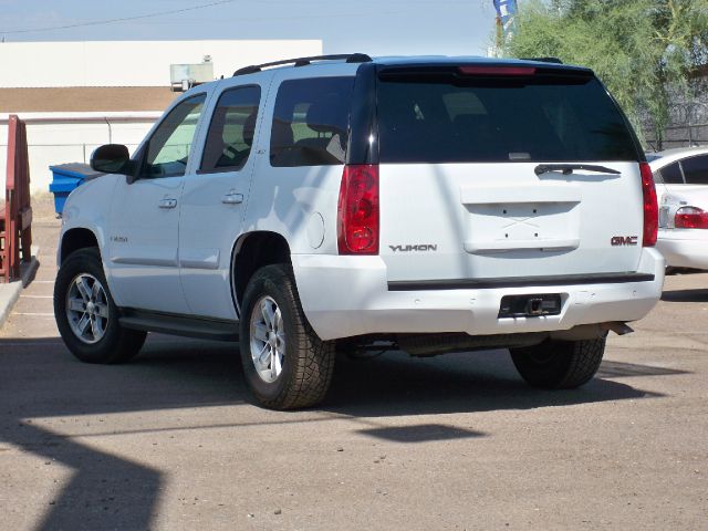 2007 GMC Yukon 4WD Crew Cab 6-3/4 Ft Box King Ranch