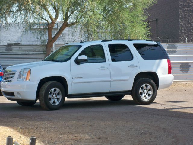 2007 GMC Yukon 4WD Crew Cab 6-3/4 Ft Box King Ranch