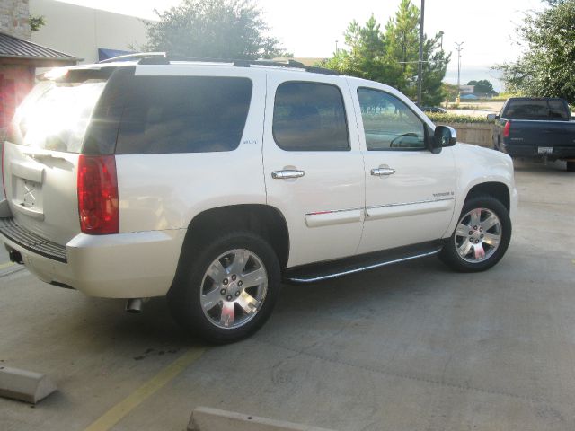 2008 GMC Yukon 4WD Crew Cab 6-3/4 Ft Box King Ranch