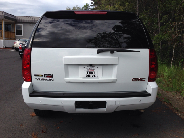 2008 GMC Yukon 4WD Crew Cab 6-3/4 Ft Box King Ranch