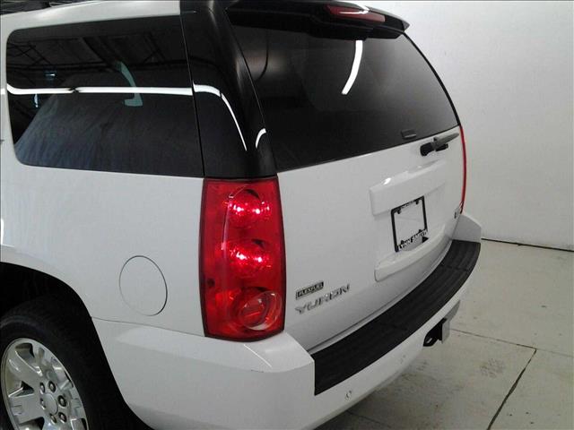 2008 GMC Yukon GLS 4 Door Sedan