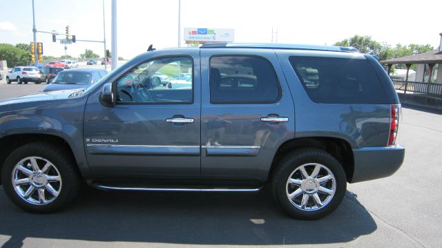 2008 GMC Yukon EX - DUAL Power Doors