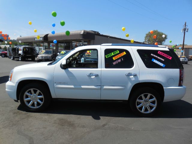 2008 GMC Yukon EX - DUAL Power Doors