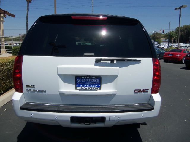 2009 GMC Yukon Wagon SE