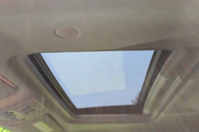 2010 GMC Yukon SE - LOW Miles