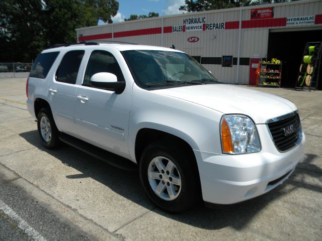 2010 GMC Yukon Pickup 4D 6 1/2 Ft