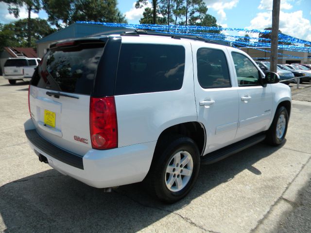 2010 GMC Yukon Pickup 4D 6 1/2 Ft