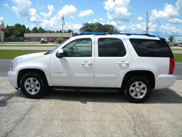 2010 GMC Yukon Pickup 4D 6 1/2 Ft