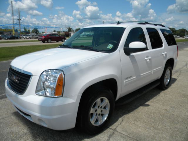 2010 GMC Yukon Pickup 4D 6 1/2 Ft