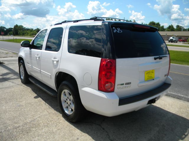 2010 GMC Yukon Pickup 4D 6 1/2 Ft