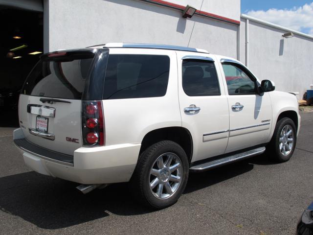 2010 GMC Yukon EX Sedan 4D