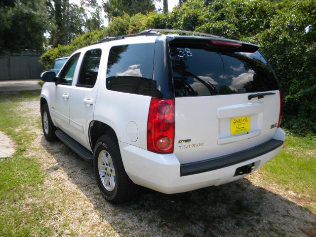 2010 GMC Yukon Pickup 4D 6 1/2 Ft