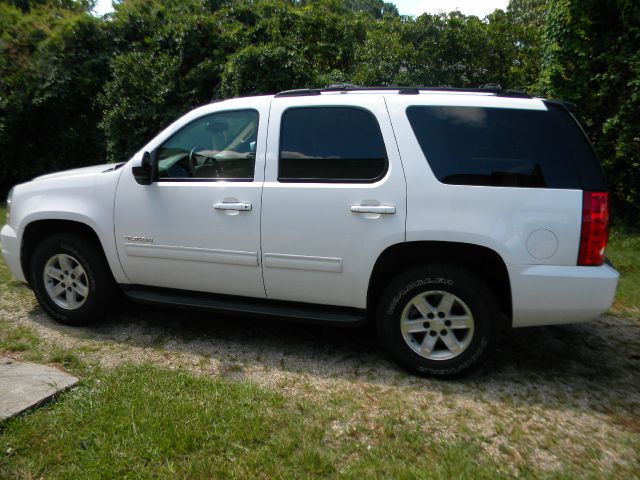 2010 GMC Yukon Pickup 4D 6 1/2 Ft