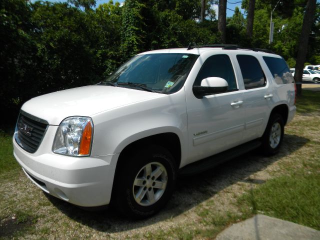 2010 GMC Yukon Pickup 4D 6 1/2 Ft