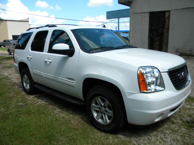 2010 GMC Yukon Pickup 4D 6 1/2 Ft