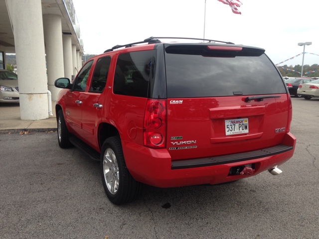 2010 GMC Yukon Vanden Plas Sedan 4D